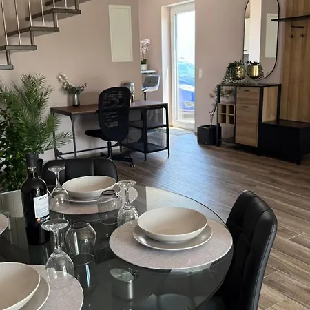 Traum-ferienwohnung Ueber 2 Etagen Mit Sonnenterasse Und Seenaehe Appartamento *
